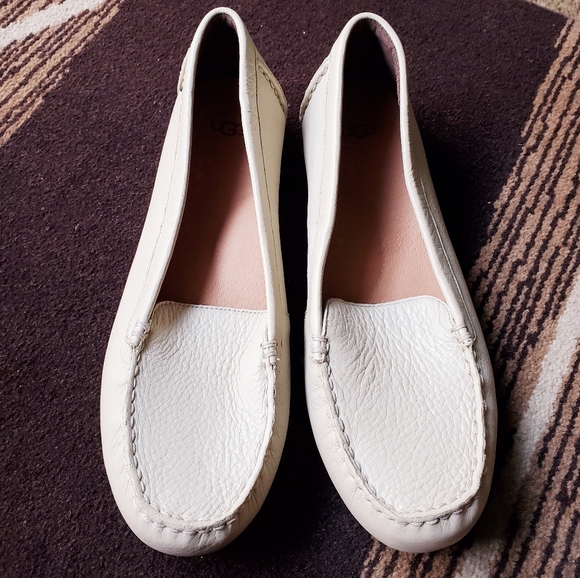 UGG Shoes - Nwot UGG beige Loafer 9.5